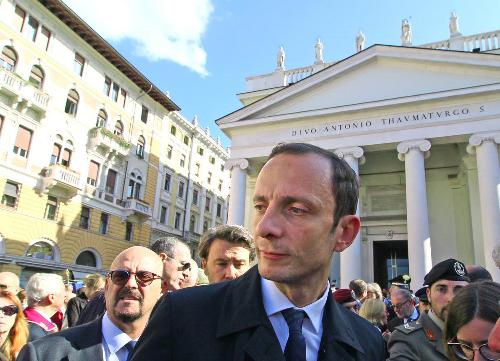 Il governatore Massimiliano Fedriga all'uscita della chiesa di Sant'Antonio Taumaturgo dopo la messa funebre per i due poliziotti uccisi a Trieste il 4 ottobre